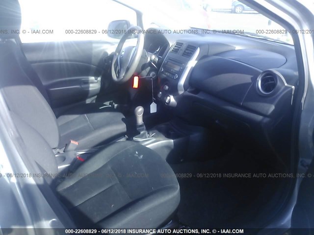 3N1CE2CP7EL412805 - 2014 NISSAN VERSA NOTE S/S PLUS/SV/SL GRAY photo 5