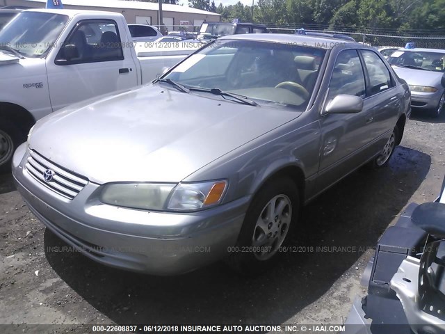 4T1BF22K6VU010660 - 1997 TOYOTA CAMRY CE/LE/XLE GOLD photo 2