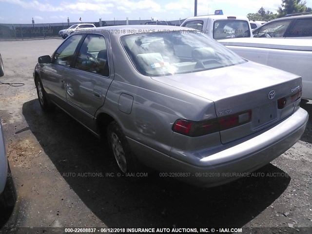 4T1BF22K6VU010660 - 1997 TOYOTA CAMRY CE/LE/XLE GOLD photo 3