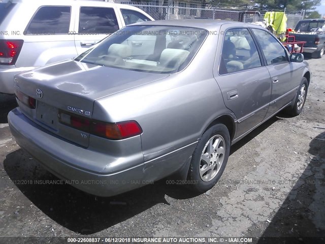 4T1BF22K6VU010660 - 1997 TOYOTA CAMRY CE/LE/XLE GOLD photo 4