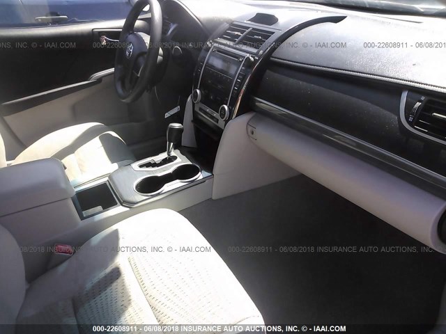 4T1BD1FK3CU049293 - 2012 TOYOTA CAMRY HYBRID/LE/XLE 浅蓝色 照片 5