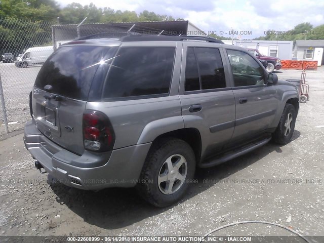 1GNDT13S352264408 - 2005 CHEVROLET TRAILBLAZER LS/LT GRAY photo 4