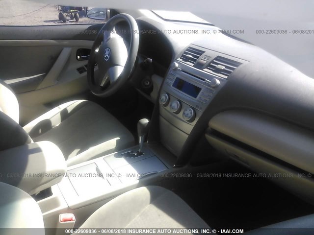 4T1BK3EK3AU102526 - 2010 TOYOTA CAMRY SE/LE/XLE 棕色 照片 5