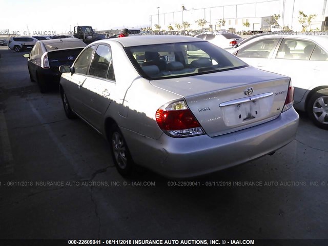 4T1BF30K75U592096 - 2005 TOYOTA CAMRY LE/XLE/SE ვერცხლისფერი ფოტო 3
