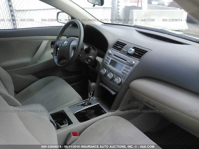 4T1BF3EK9AU057905 - 2010 TOYOTA CAMRY SE/LE/XLE 棕色 照片 5