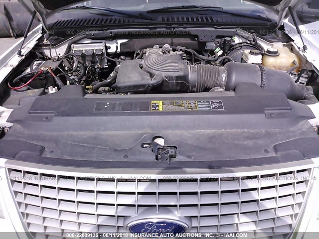 1FMRU15W44LA33596 - 2004 FORD EXPEDITION XLT თეთრი ფოტო 10