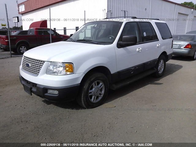 1FMRU15W44LA33596 - 2004 FORD EXPEDITION XLT თეთრი ფოტო 2