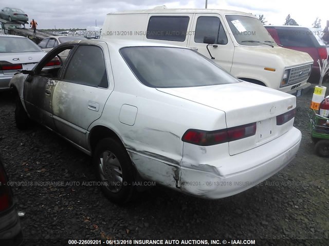 4T1BG22K3VU122619 - 1997 TOYOTA CAMRY CE/LE/XLE WHITE photo 3