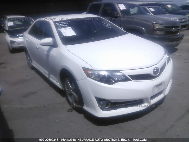 4T1BF1FK2EU332040 - 2014 TOYOTA CAMRY L/SE/LE/XLE WHITE photo 1