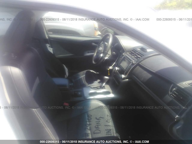4T1BF1FK2EU332040 - 2014 TOYOTA CAMRY L/SE/LE/XLE 白色 照片 5