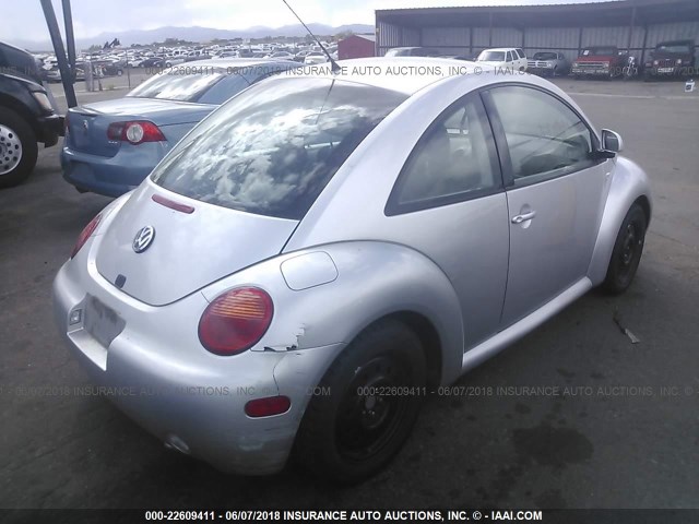 3VWBA21CXYM494870 - 2000 VOLKSWAGEN NEW BEETLE GL 银色 照片 4