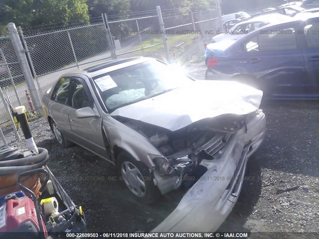 JT2BF22KXW0132749 - 1998 TOYOTA CAMRY CE/LE/XLE TAN photo 1