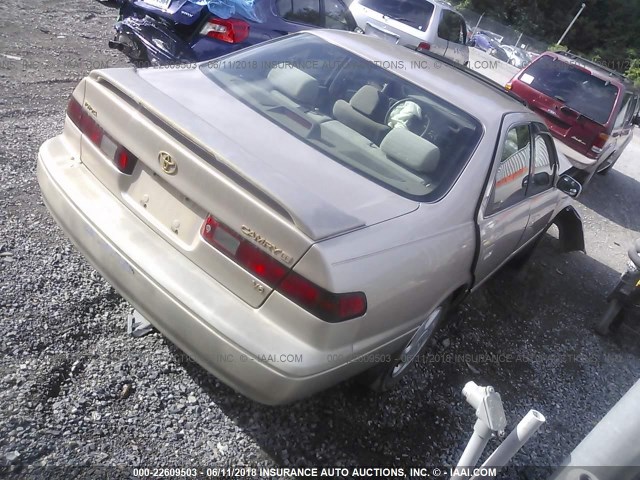 JT2BF22KXW0132749 - 1998 TOYOTA CAMRY CE/LE/XLE TAN photo 4