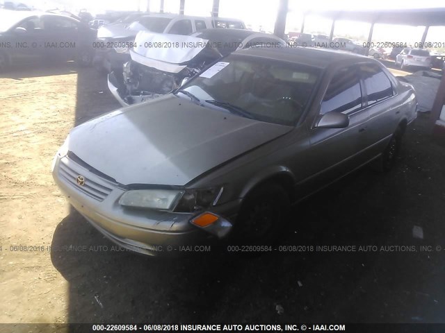 JT2BG22K8X0266710 - 1999 TOYOTA CAMRY LE/XLE GOLD photo 2