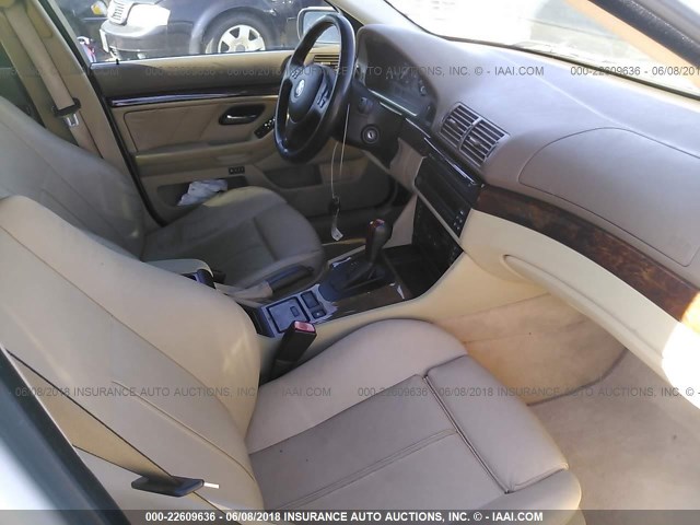 WBADT43443G027550 - 2003 BMW 525 I AUTOMATIC WHITE photo 5