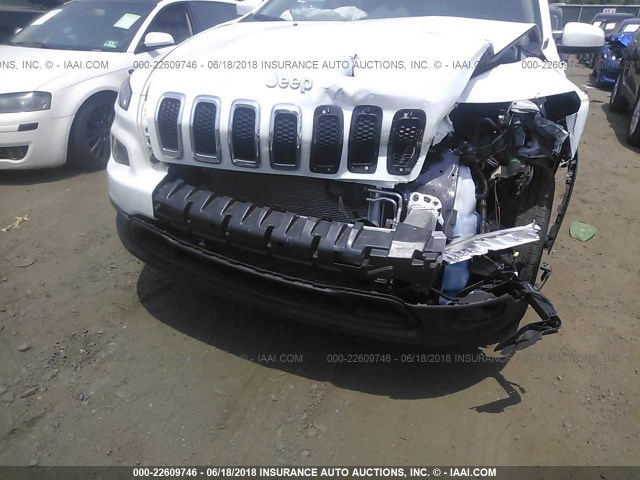 1C4PJMCB8HW575844 - 2017 JEEP CHEROKEE LATITUDE WHITE photo 6