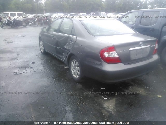 4T1BE30K03U742761 - 2003 TOYOTA CAMRY LE/XLE/SE ნაცრისფერი ფოტო 3
