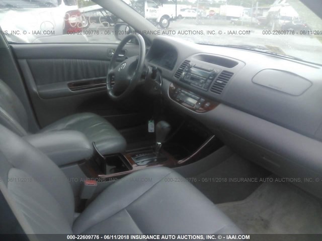 4T1BE30K03U742761 - 2003 TOYOTA CAMRY LE/XLE/SE ნაცრისფერი ფოტო 5