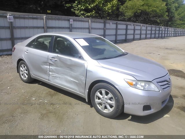 4T4BF3EKXBR207740 - 2011 TOYOTA CAMRY SE/LE/XLE 银色 照片 1