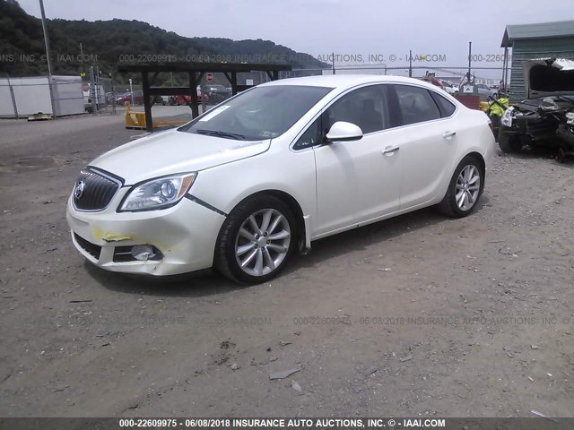 1G4PR5SK8D4195212 - 2013 BUICK VERANO CONVENIENCE WHITE photo 2