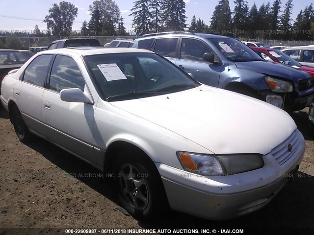 JT2BG28K7X0367809 - 1999 TOYOTA CAMRY LE/XLE 白色 照片 1