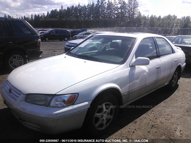JT2BG28K7X0367809 - 1999 TOYOTA CAMRY LE/XLE 白色 照片 2