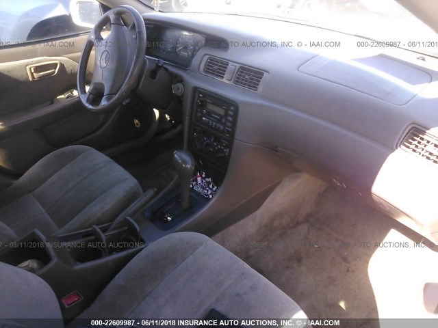 JT2BG28K7X0367809 - 1999 TOYOTA CAMRY LE/XLE 白色 照片 5