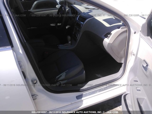 1G1ZG57B28F161054 - 2008 CHEVROLET MALIBU LS WHITE photo 5