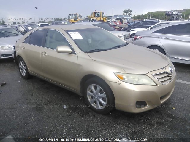 4T1BF3EK1BU192426 - 2011 TOYOTA CAMRY SE/LE/XLE 金色 照片 1