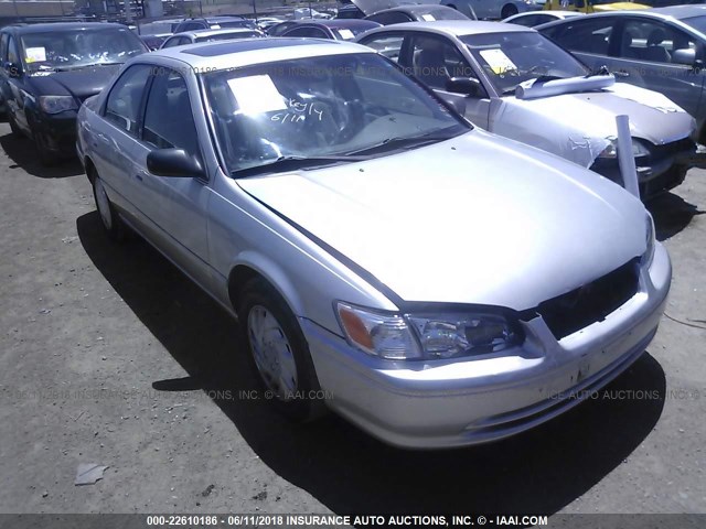 JT2BF22K2Y0238678 - 2000 TOYOTA CAMRY CE/LE/XLE 银色 照片 1