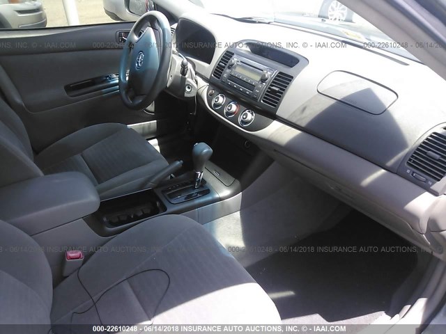 4T1BE30K05U984713 - 2005 TOYOTA CAMRY LE/XLE/SE GRAY photo 5