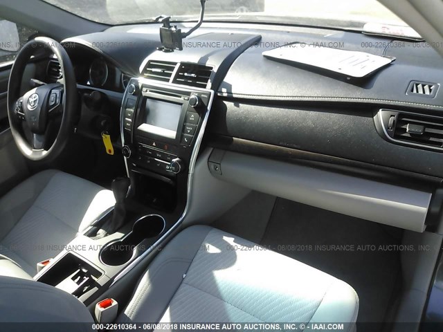 4T1BF1FK6GU175776 - 2016 TOYOTA CAMRY LE/XLE/SE/XSE 灰色 照片 5