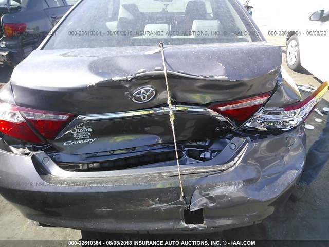 4T1BF1FK6GU175776 - 2016 TOYOTA CAMRY LE/XLE/SE/XSE 灰色 照片 6