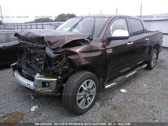 5TFAW5F10HX638364 - 2017 TOYOTA TUNDRA CREWMAX 1794/PLATINUM 深棕色 照片 2