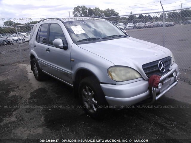 4JGAB72E6XA096166 - 1999 MERCEDES-BENZ ML 430 Silber Foto 1