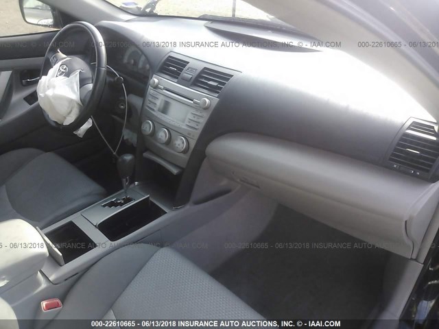 4T1BF3EK3BU145950 - 2011 TOYOTA CAMRY SE/LE/XLE BLACK photo 5