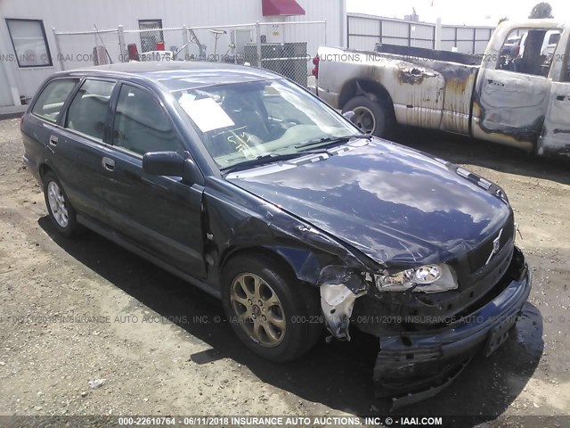 YV1VW2559YF499694 - 2000 VOLVO V40 Dark Blue photo 1