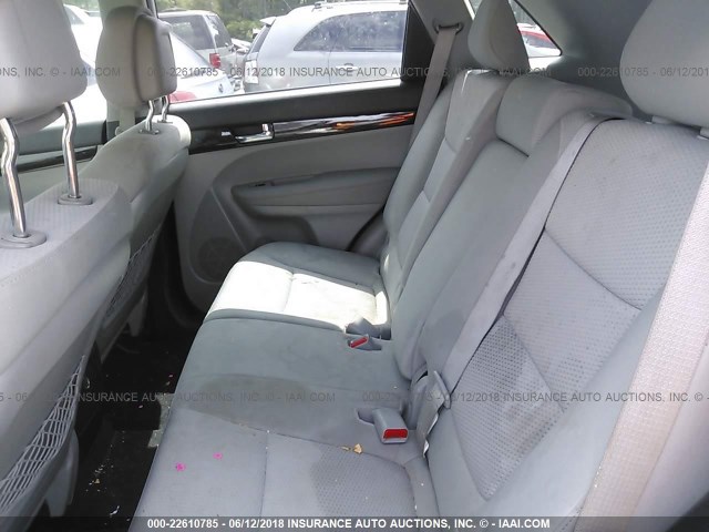 5XYKT3A14BG016028 - 2011 KIA SORENTO LX SILVER photo 8