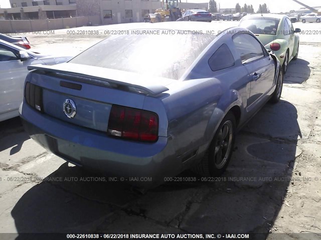 1ZVFT80N265141110 - 2006 FORD MUSTANG BLUE photo 4