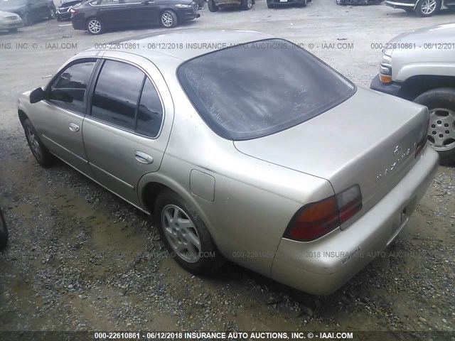 JN1CA21D5TT714395 - 1996 NISSAN MAXIMA GLE/GXE/SE GOLD photo 3