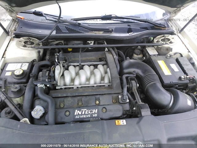 1LNHM97V02Y613085 - 2002 LINCOLN CONTINENTAL  米色 照片 10