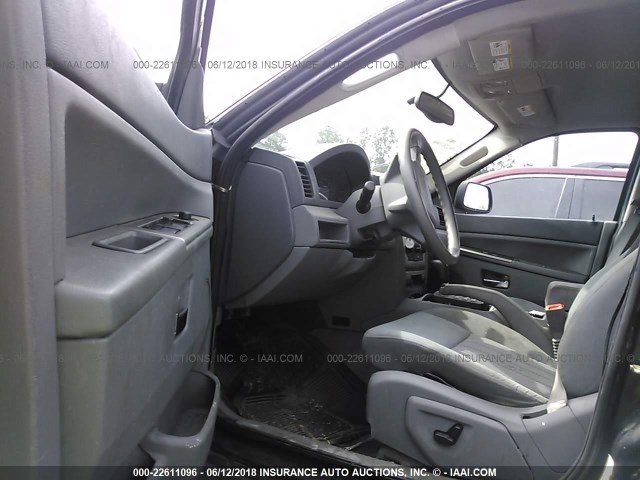 1J4GS48K65C504879 - 2005 JEEP GRAND CHEROKEE LAREDO/COLUMBIA/FREEDOM 黑色 照片 5