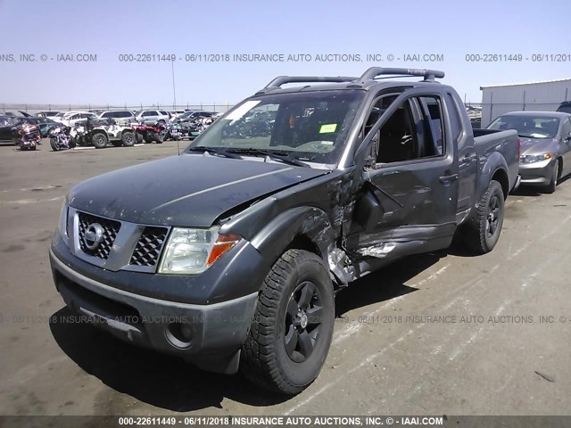 1N6AD07U95C419257 - 2005 NISSAN FRONTIER CREW CAB LE/SE/OFF ROAD GRAY photo 2