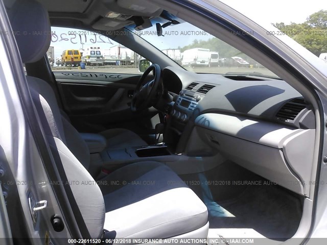 4T4BF3EK3AR054925 - 2010 TOYOTA CAMRY SE/LE/XLE 银色 照片 5