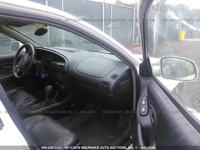 1G2WR5219XF336034 - 1999 PONTIAC GRAND PRIX GTP WHITE photo 5