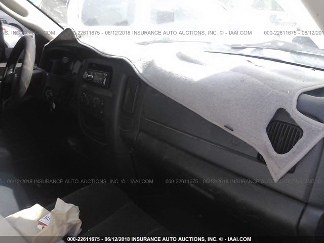 3D7KA28D34G160146 - 2004 DODGE RAM 2500 ST/SLT 银色 照片 5