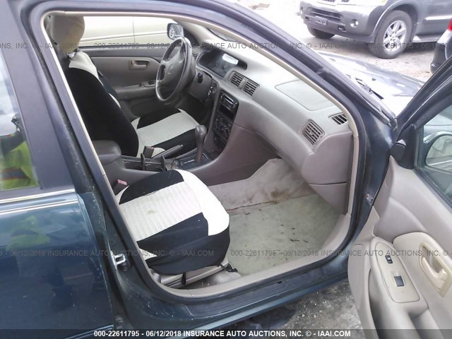 4T1BG22K0WU238801 - 1998 TOYOTA CAMRY CE/LE/XLE 绿色 照片 5