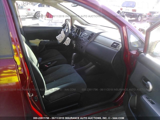 3N1BC1AP5AL438845 - 2010 NISSAN VERSA S/SL RED photo 5