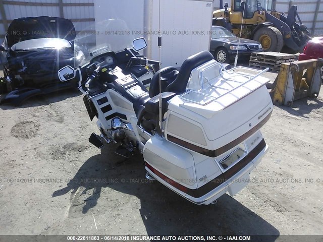 1HFSC2231WA002416 - 1998 HONDA GL1500 SE WHITE photo 3