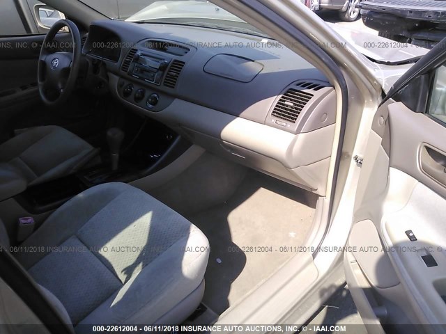 4T1BE32K44U937616 - 2004 TOYOTA CAMRY LE/XLE/SE ვერცხლისფერი ფოტო 5